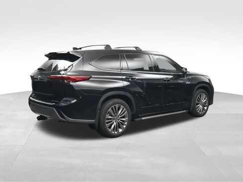 Used 2021 Toyota Highlander Platinum FWD image 5