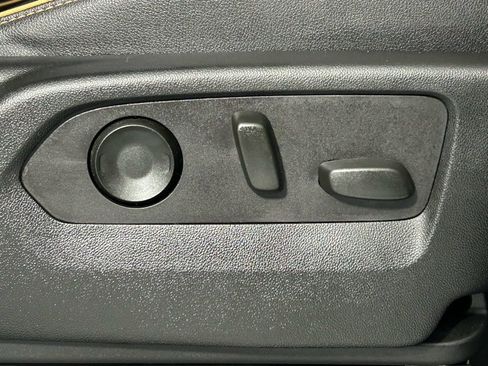 Used 2023 GMC Yukon XL AT4 w/ AT4 Premium Package image 11