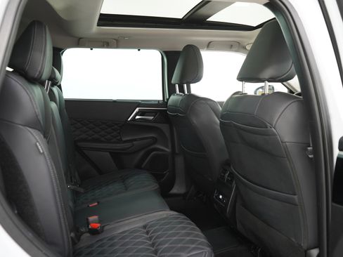 Used 2023 Mitsubishi Outlander SEL image 15