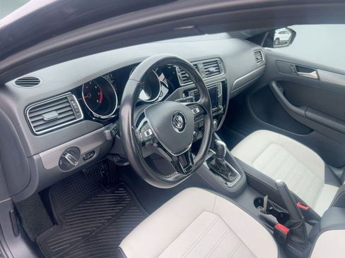 Used 2016 Volkswagen Jetta Sport image 4