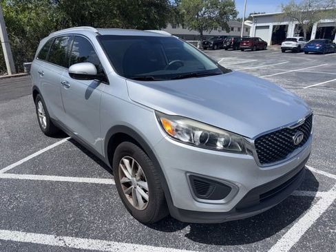 Used 2018 Kia Sorento FWD image 3