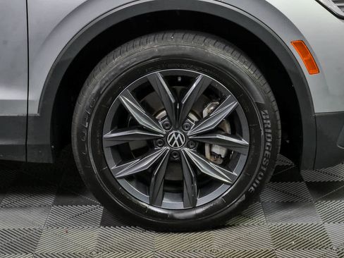 Certified 2023 Volkswagen Tiguan SE FWD image 38