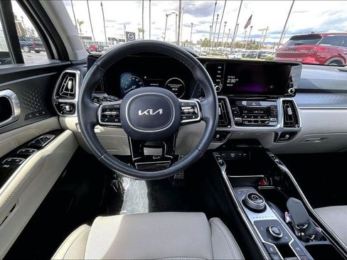 Used 2023 Kia Sorento SX Prestige w/ Panoramic Sunroof Package AWD/4WD image 8