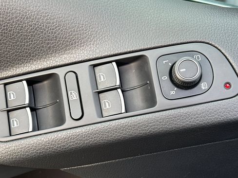 Used 2016 Volkswagen Tiguan SEL image 15