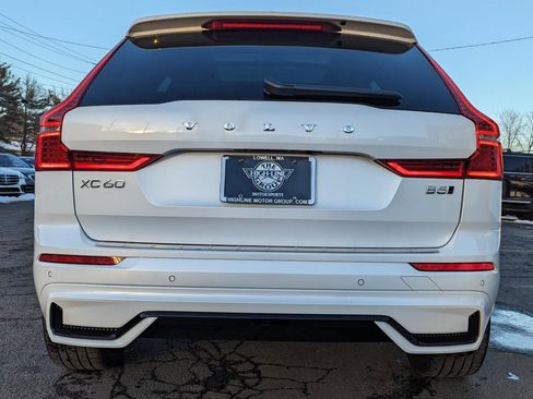 Used 2022 Volvo XC60 B5 R-Design w/ Advanced Package image 9