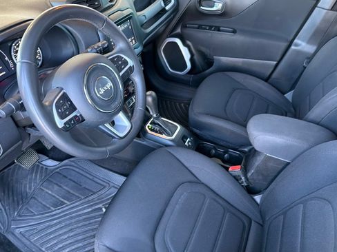 Used 2020 Jeep Renegade Latitude w/ Popular Equipment Group FWD image 9