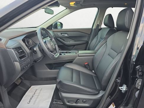 Used 2023 Nissan Rogue SV w/ SV Premium B Package FWD image 9