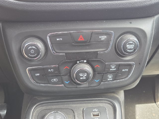 Used 2018 Jeep Compass Trailhawk w/ Cold Weather Group AWD/4WD image 7