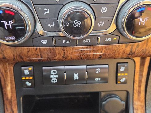 Used 2014 Chevrolet Traverse LTZ image 24