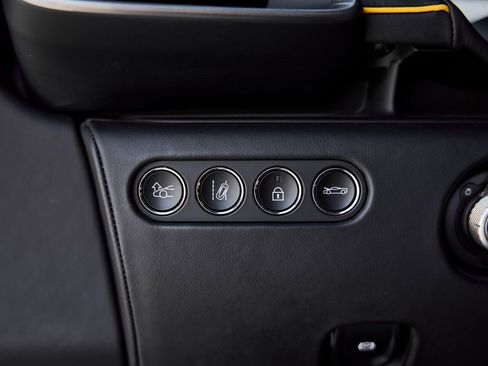 Used 2023 McLaren Artura image 40