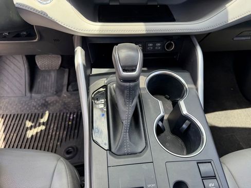 Used 2023 Toyota Highlander XLE FWD image 31