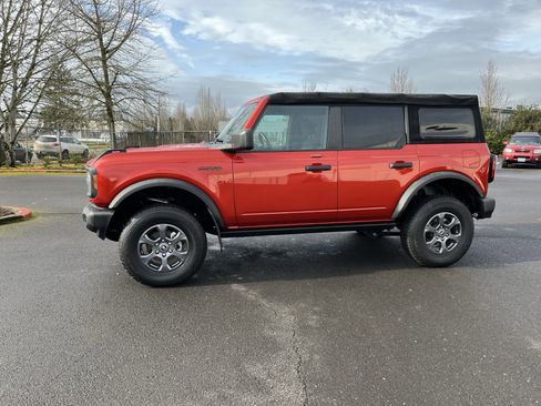 Used 2022 Ford Bronco Big Bend image 2