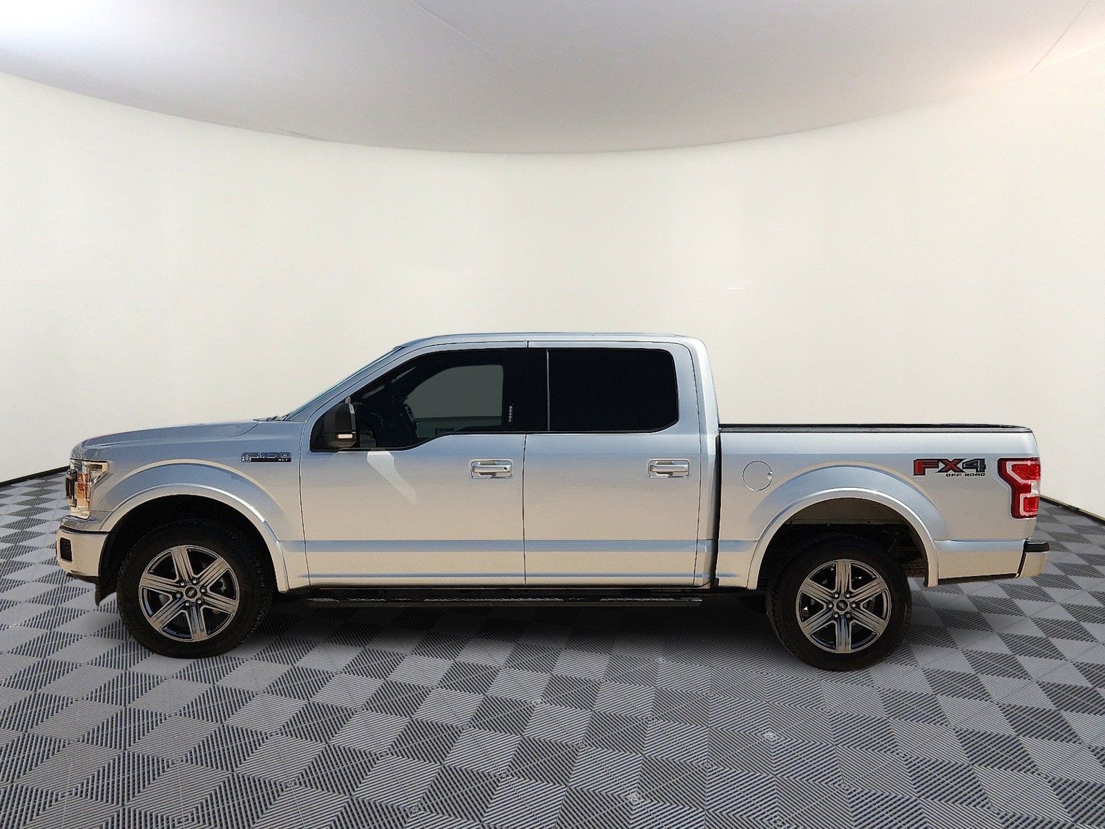 Used 2019 Ford F150 XLT w/ Equipment Group 302A Luxury AWD/4WD image 2