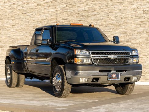 Used 2006 Chevrolet Silverado 3500 LT w/ Heavy-Duty Power Package image 18