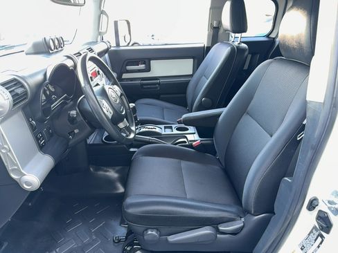 Used 2013 Toyota FJ Cruiser 4WD w/ Upgrade Pkg image 5