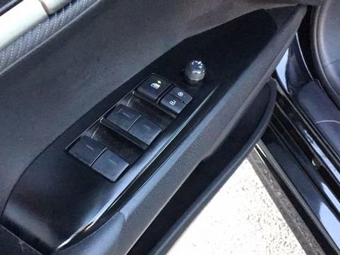 Used 2025 Toyota Camry SE image 16