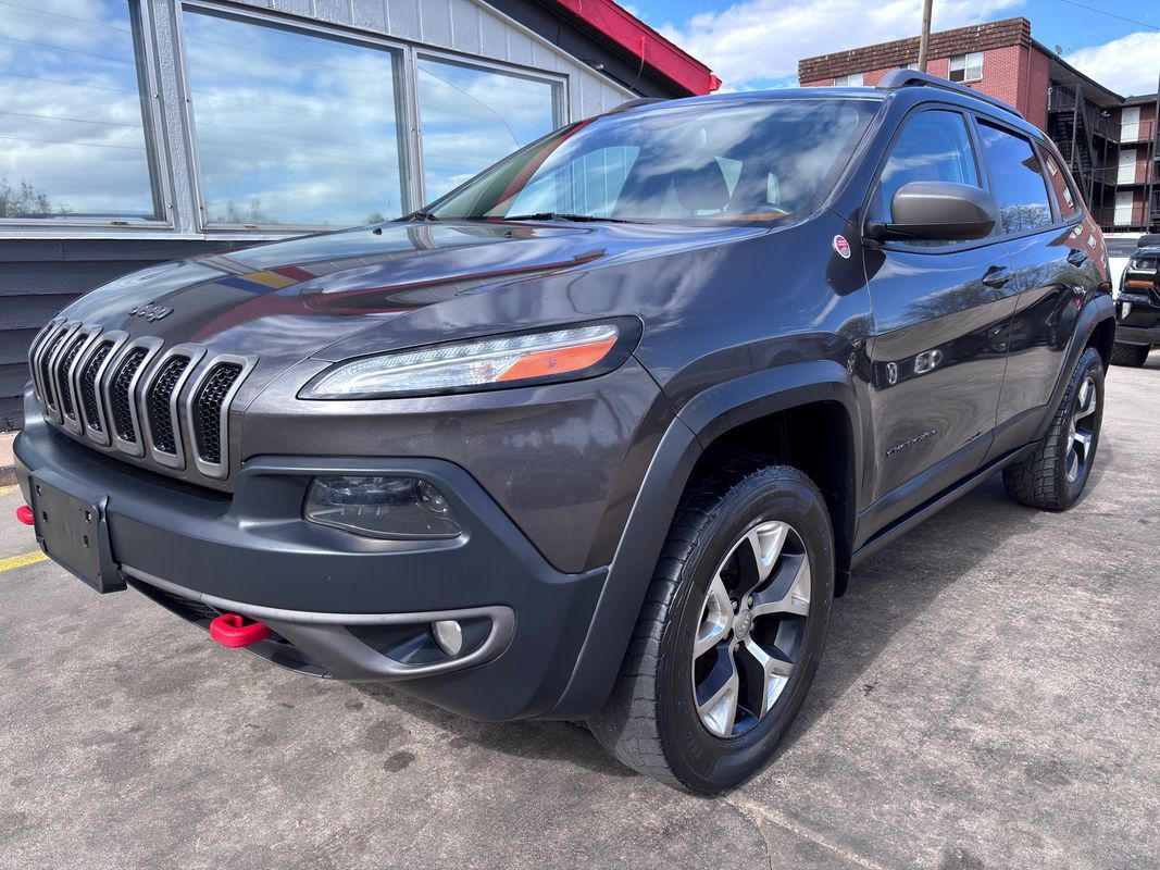 Used 2015 Jeep Cherokee Trailhawk w/ Cold Weather Group AWD/4WD image 3