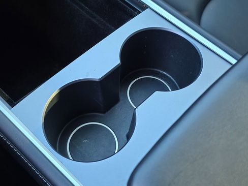 Used 2021 Tesla Model Y Long Range image 35