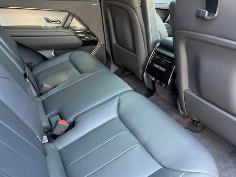 Used 2025 Land Rover Range Rover Sport SE AWD/4WD image 34