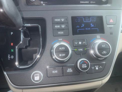 Used 2020 Toyota Sienna XLE w/ XLE Navigation Package image 26