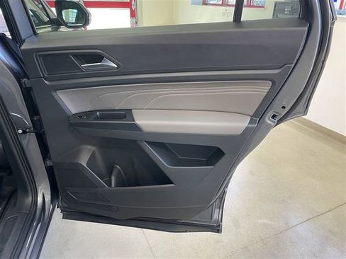 Used 2021 Volkswagen Atlas Cross Sport SE AWD/4WD image 26