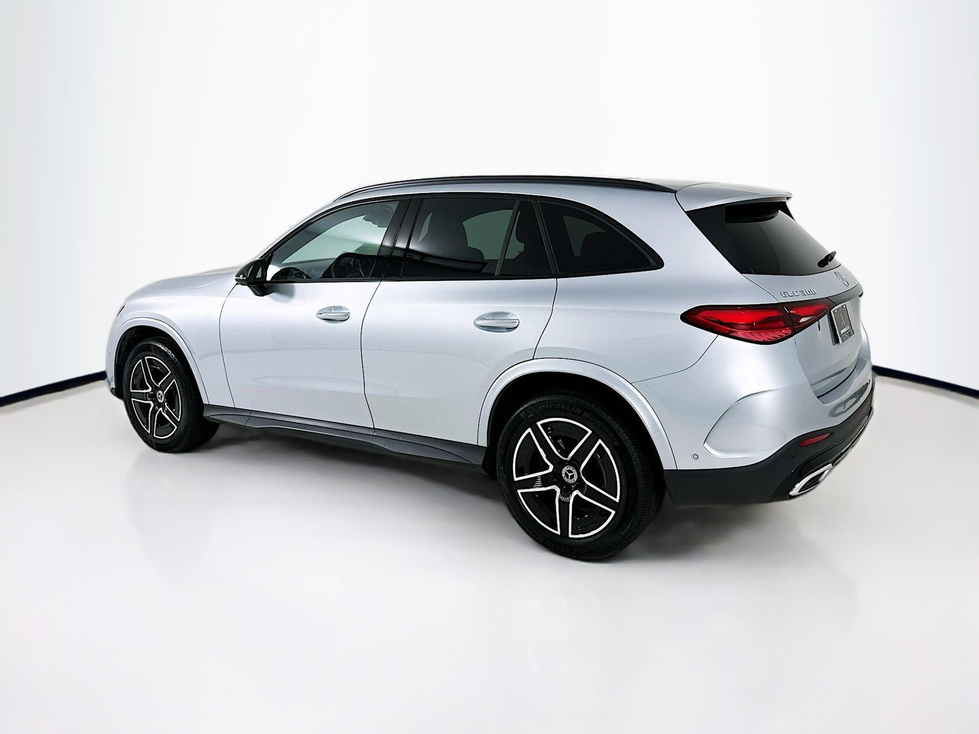 Used 2025 Mercedes-Benz GLC 300 4MATIC image 6