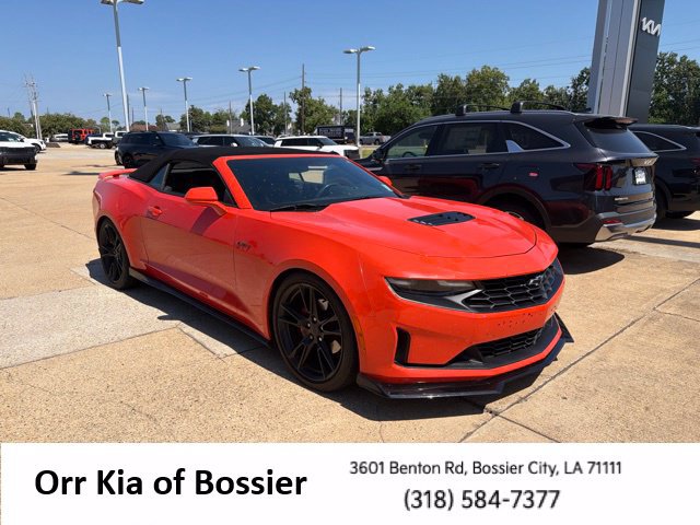 Used 2020 Chevrolet Camaro LT w/ Technology Package RWD image 3