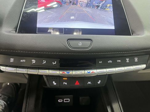 Used 2023 Cadillac XT4 Luxury w/ Cold Weather Package AWD/4WD image 20