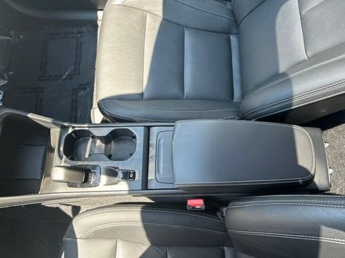 Used 2025 Volvo XC40 B5 Core AWD/4WD image 29