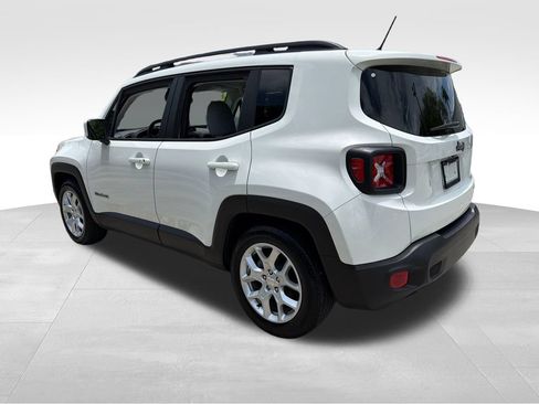 Used 2017 Jeep Renegade Latitude FWD image 5