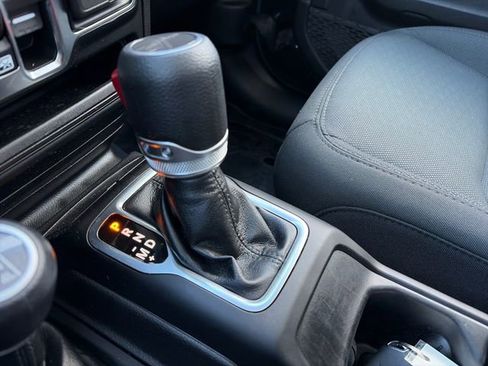 Used 2022 Jeep Gladiator Sport image 31