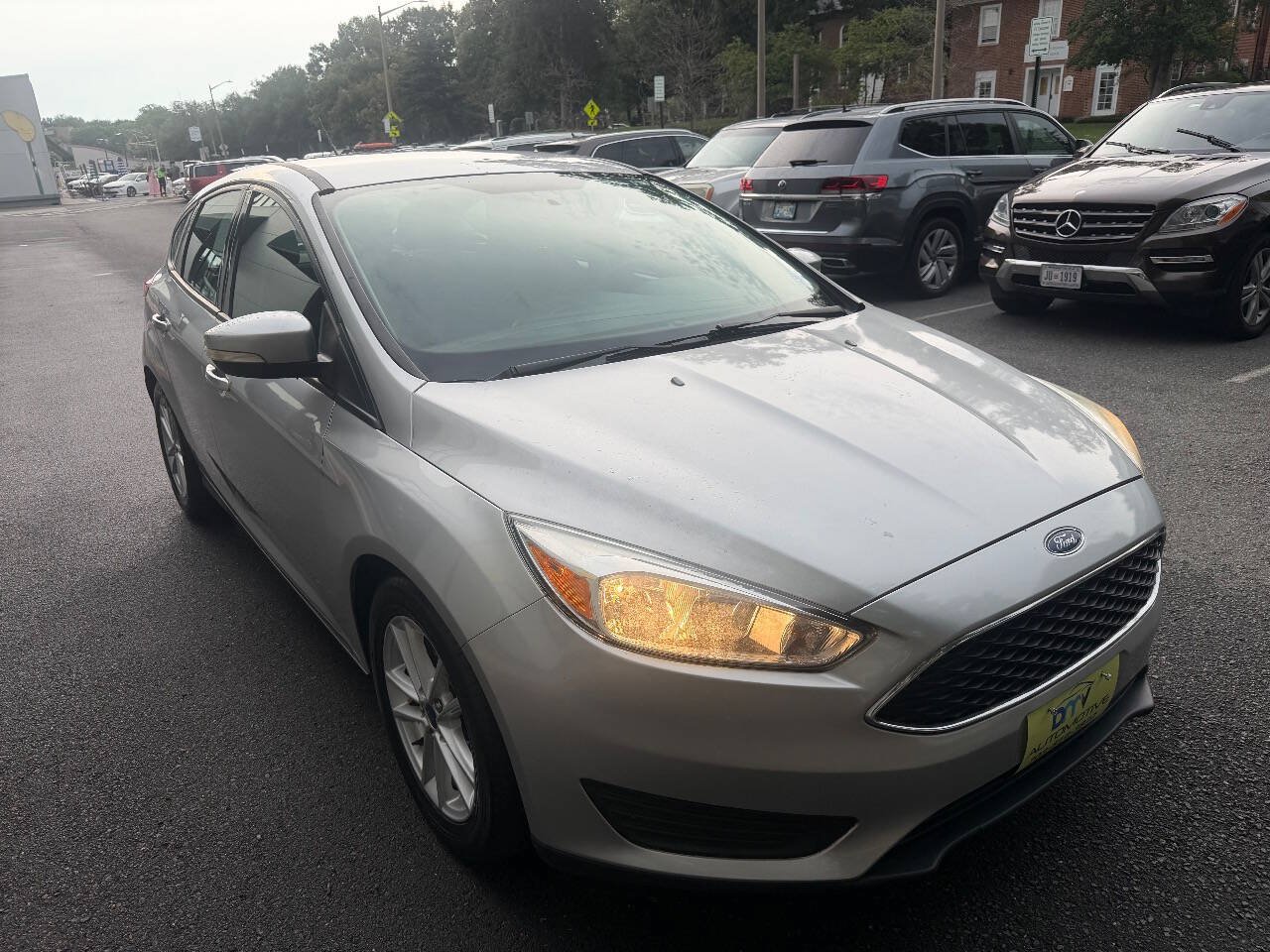 Used 2015 Ford Focus SE w/ SE Cold Weather Package FWD image 8