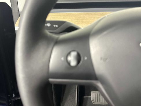 Used 2022 Tesla Model Y Long Range AWD/4WD image 24