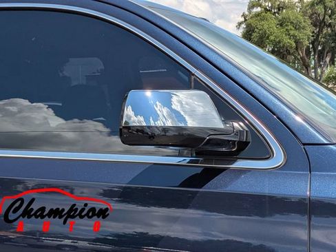 Used 2018 Chevrolet Suburban Premier AWD/4WD image 14