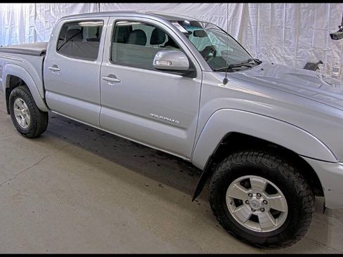 Used 2013 Toyota Tacoma 4x4 Double Cab w/ TRD Sport Pkg image 3