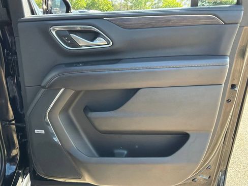 Used 2022 Chevrolet Suburban LT w/ LT Signature Package AWD/4WD image 32