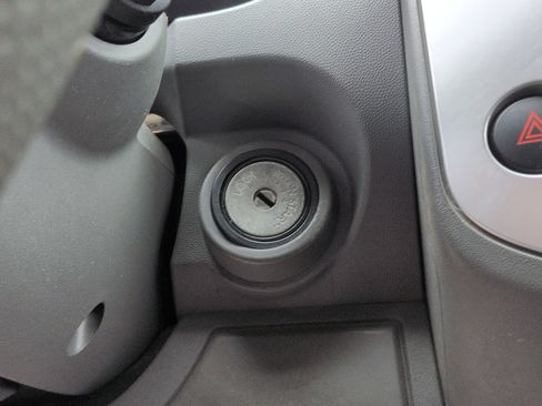 Used 2015 Nissan Frontier SV AWD/4WD image 26