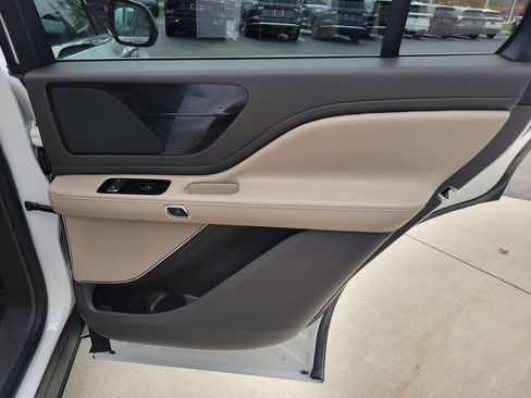 Used 2023 Lincoln Aviator AWD Standard 4dr SUV w/ Premium Package image 20