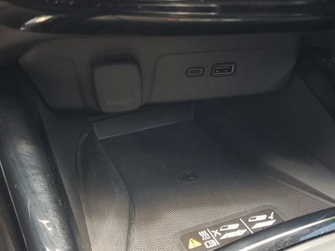 Used 2025 Chevrolet Trax RS w/ Sunroof Package FWD image 9