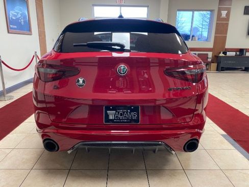 Used 2023 Alfa Romeo Stelvio Estrema image 4
