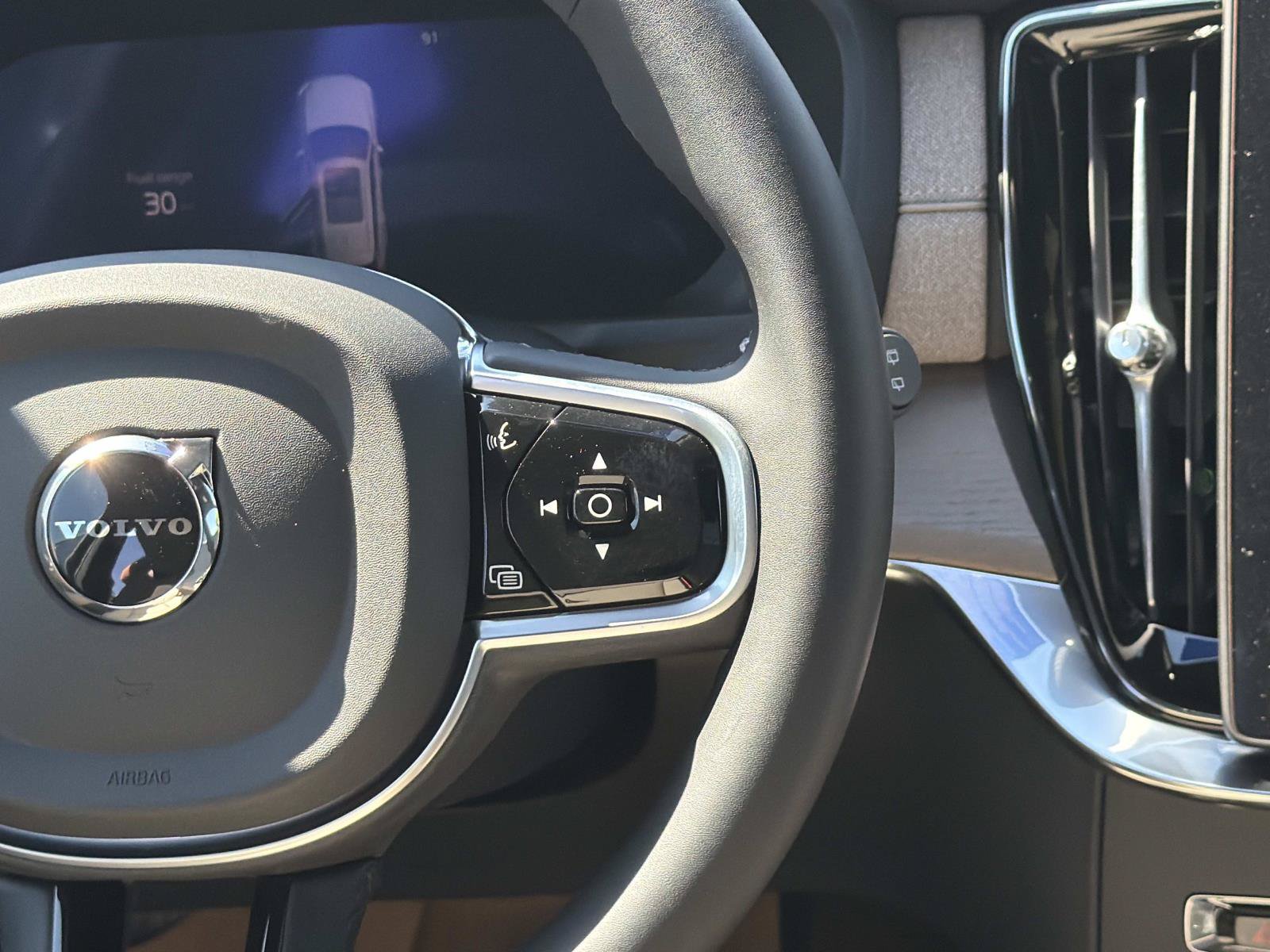 New 2027 Volvo XC90 B6 Plus AWD/4WD image 9