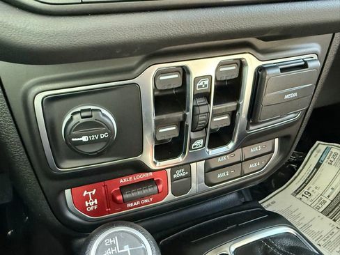 New 2025 Jeep Gladiator Mojave w/ Convenience Group image 4