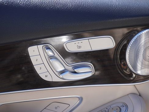 Used 2019 Mercedes-Benz GLC 300 4MATIC image 27