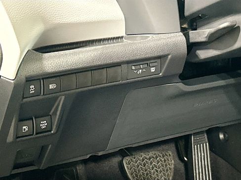 New 2026 Toyota Sienna XLE FWD image 10