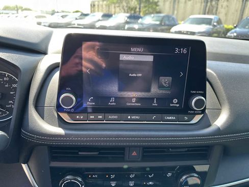 Used 2024 Nissan Rogue S AWD/4WD image 15