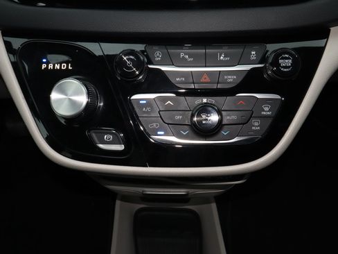 Used 2023 Chrysler Pacifica Touring-L FWD image 22