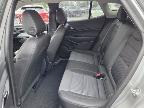 Certified 2025 Chevrolet Trax LT w/ LT Convenience Package FWD image 13