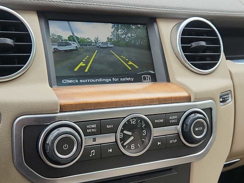 Used 2016 Land Rover LR4 AWD/4WD image 18