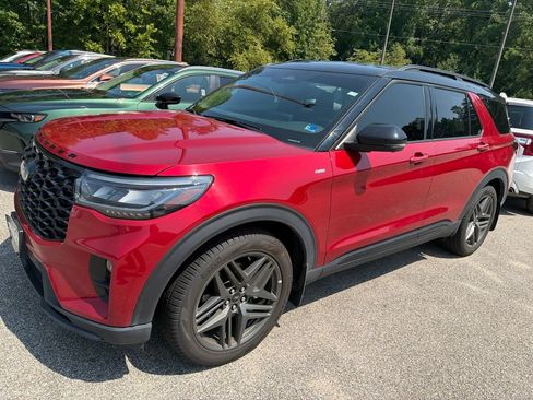 Certified 2025 Ford Explorer ST-Line RWD image 4