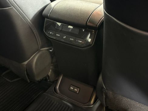 Used 2023 Toyota Highlander XSE FWD image 22